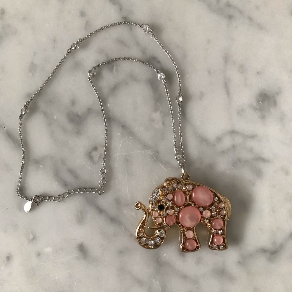 Super cute elephant pendant necklace